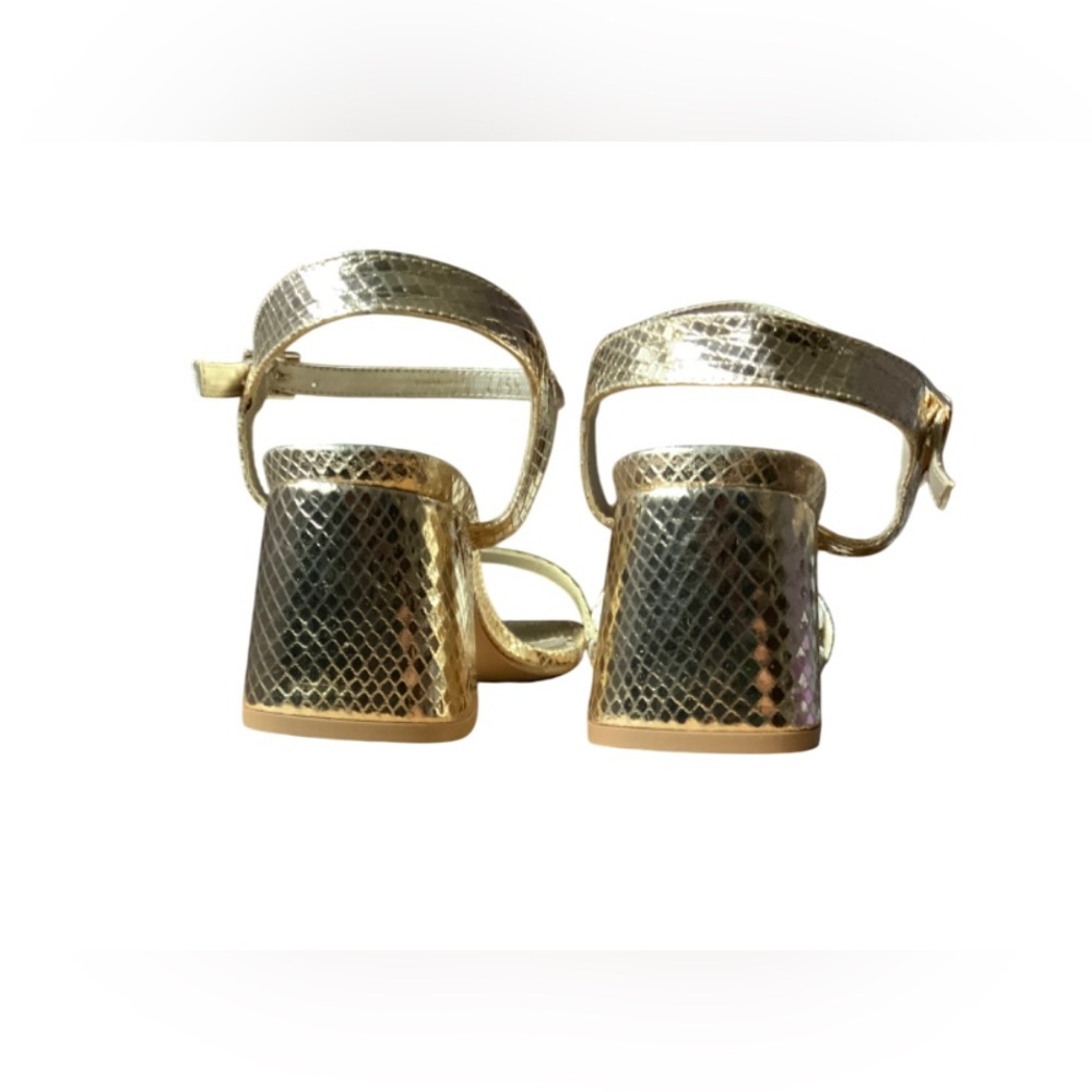 Shinny/glossy heel